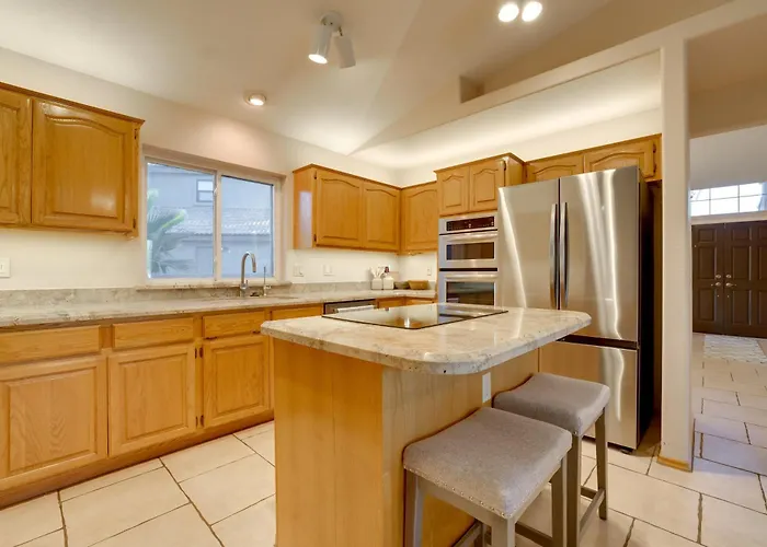 On Golf Course W/ Private Pool In Phoenix! Holiday home